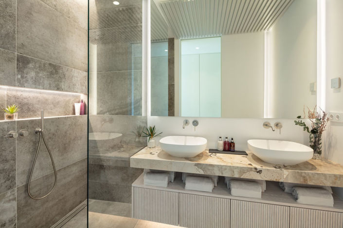 Image No.26-6 Bed Property for sale