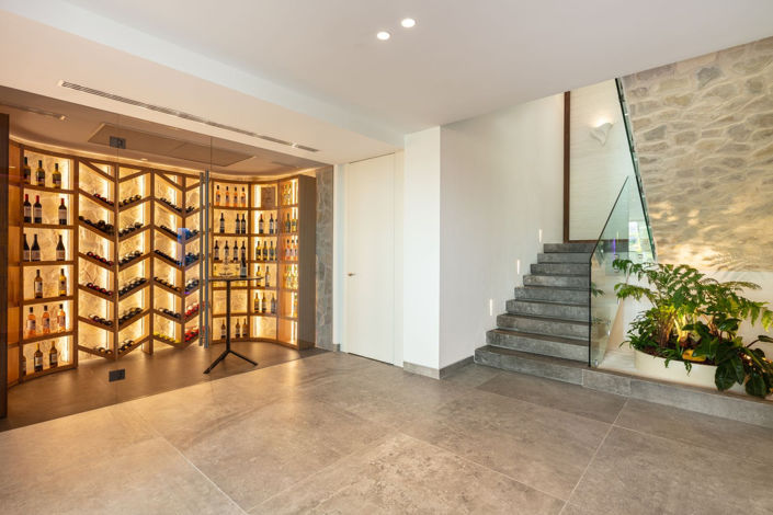 Image No.31-6 Bed Property for sale