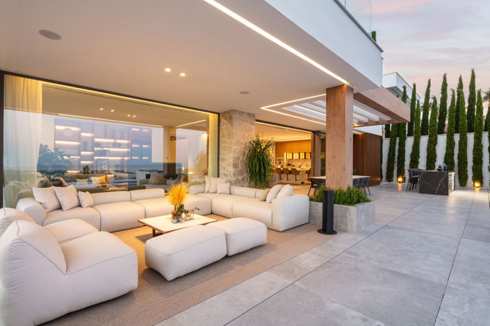 Image No.42-6 Bed Property for sale