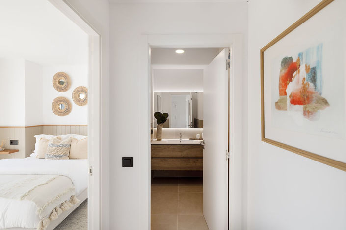 Image No.12-2 Bed Property for sale