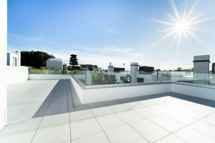 Image No.24-4 Bed Property for sale