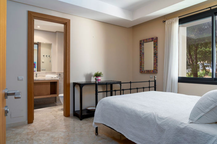 Image No.18-3 Bed Property for sale