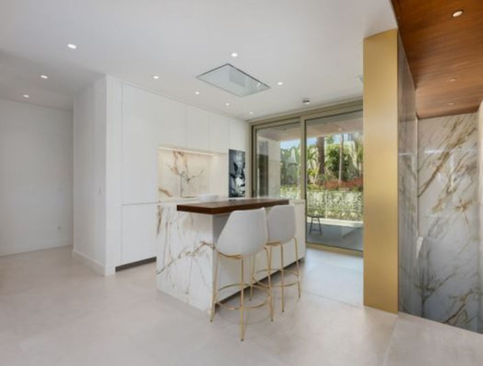 Image No.12-3 Bed Property for sale