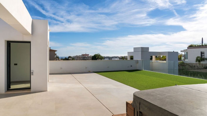 Image No.24-5 Bed Property for sale