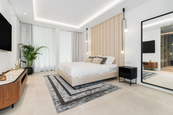 Image No.11-6 Bed Property for sale