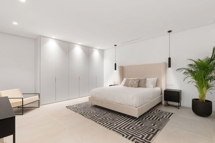 Image No.21-6 Bed Property for sale