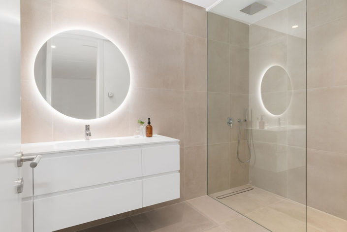 Image No.22-6 Bed Property for sale