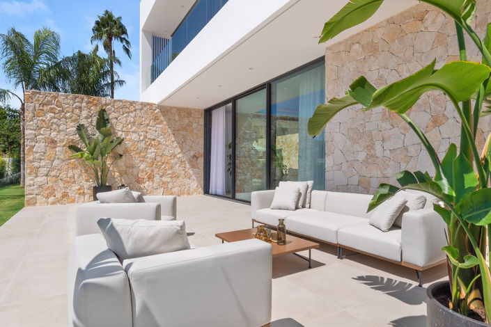 Image No.27-6 Bed Property for sale