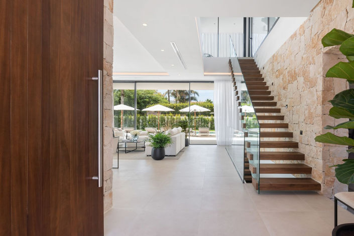 Image No.28-6 Bed Property for sale