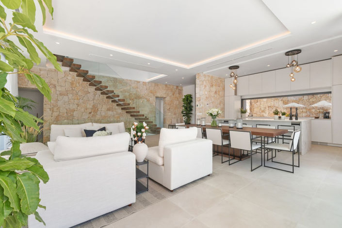 Image No.7-6 Bed Property for sale