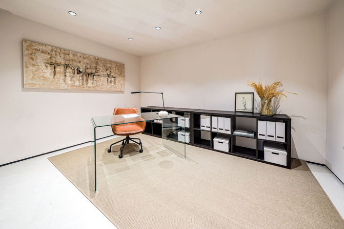 Image No.12-5 Bed Property for sale