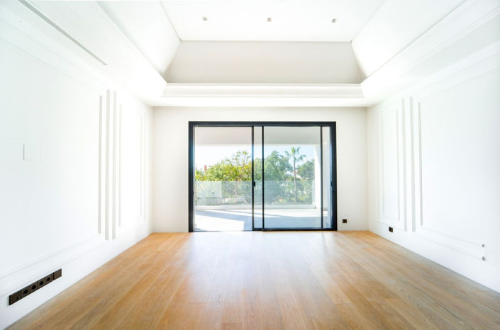 Image No.13-6 Bed Property for sale