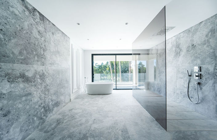 Image No.18-6 Bed Property for sale