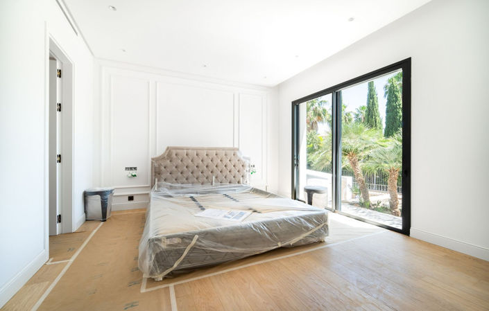 Image No.30-6 Bed Property for sale