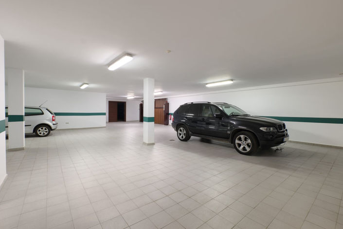 Image No.51-5 Bed Property for sale