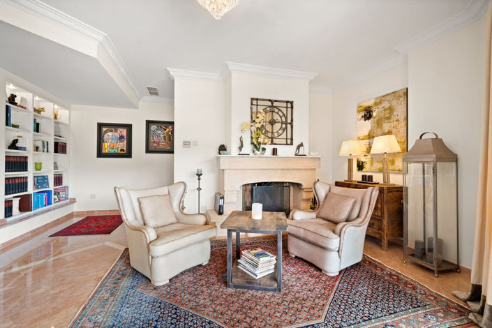 Image No.10-6 Bed Property for sale