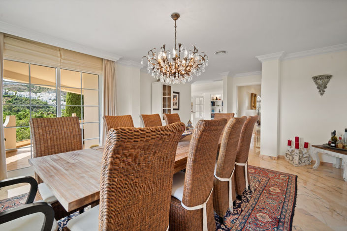 Image No.13-6 Bed Property for sale