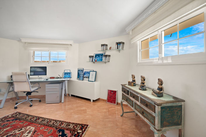 Image No.35-6 Bed Property for sale