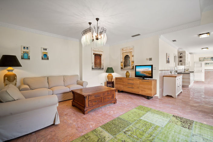 Image No.42-6 Bed Property for sale