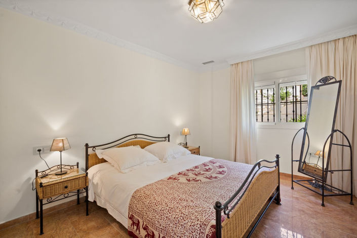 Image No.43-6 Bed Property for sale