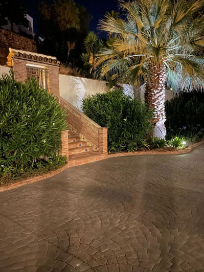 Image No.56-6 Bed Property for sale