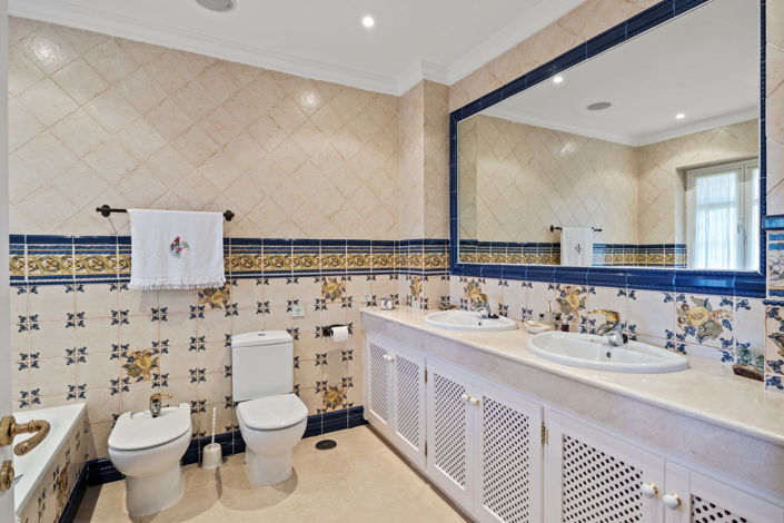 Image No.10-4 Bed Property for sale