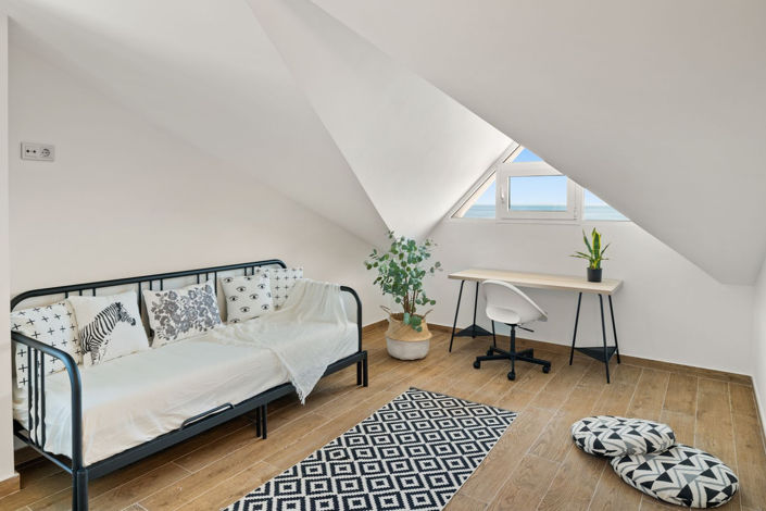 Image No.22-3 Bed Property for sale