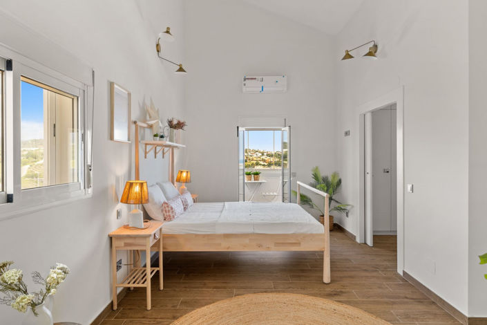 Image No.25-3 Bed Property for sale