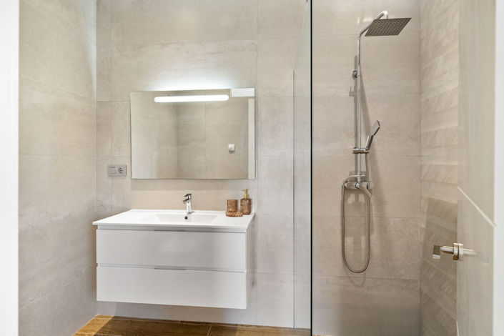 Image No.30-3 Bed Property for sale