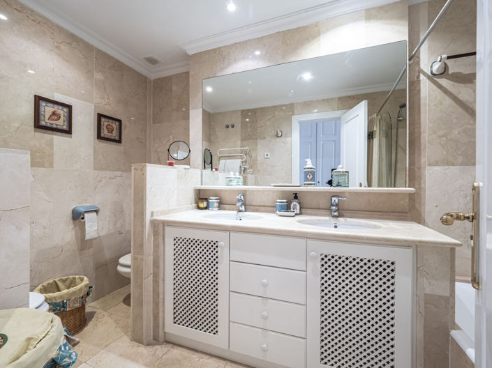 Image No.15-2 Bed Property for sale