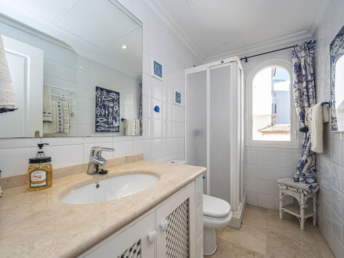 Image No.25-2 Bed Property for sale