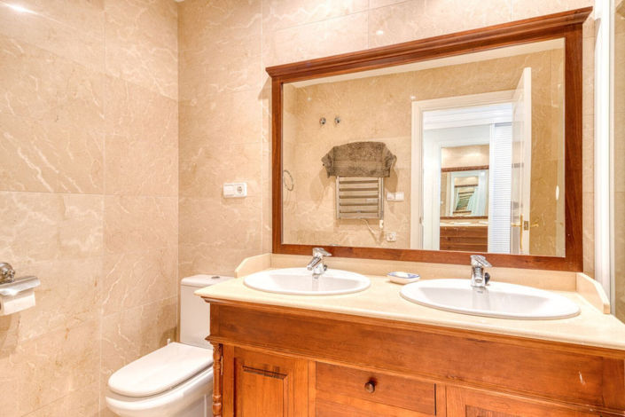 Image No.4-2 Bed Property for sale