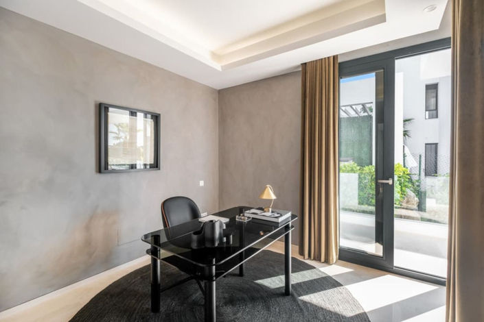 Image No.27-6 Bed Property for sale