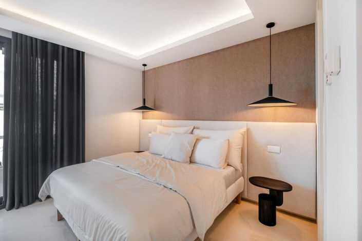 Image No.8-6 Bed Property for sale