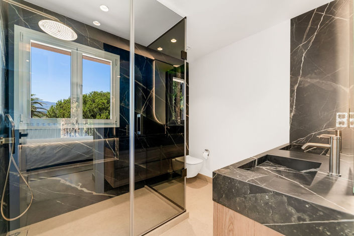 Image No.18-4 Bed Property for sale