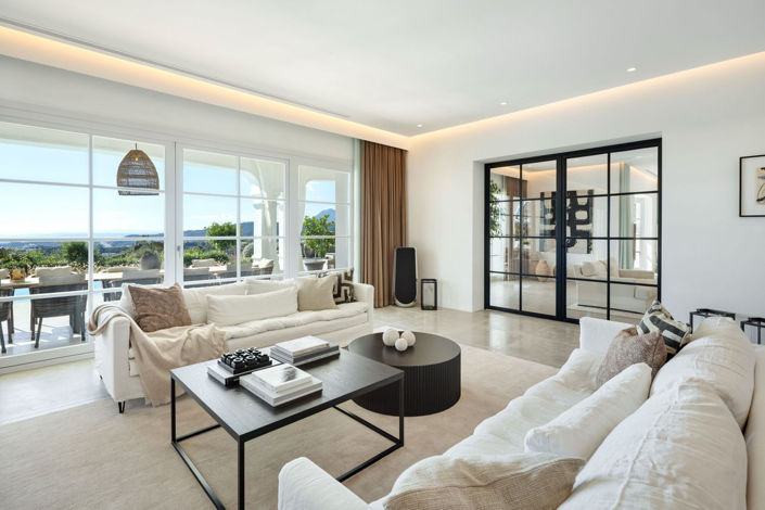 Image No.12-7 Bed Property for sale