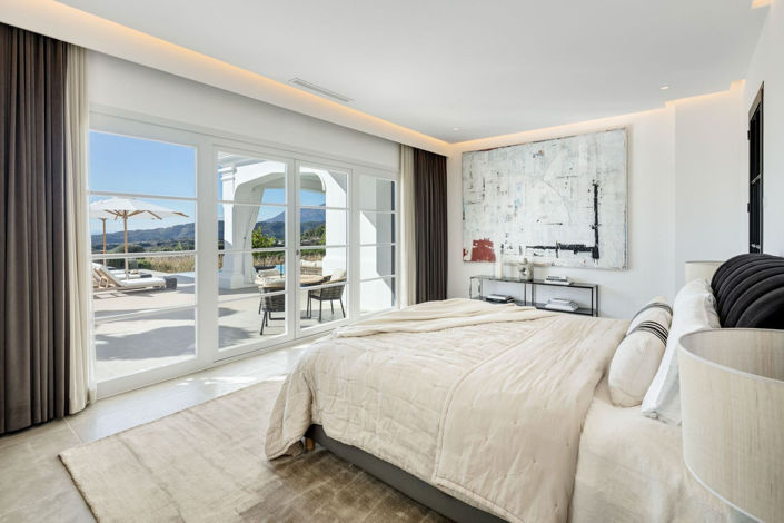 Image No.18-7 Bed Property for sale