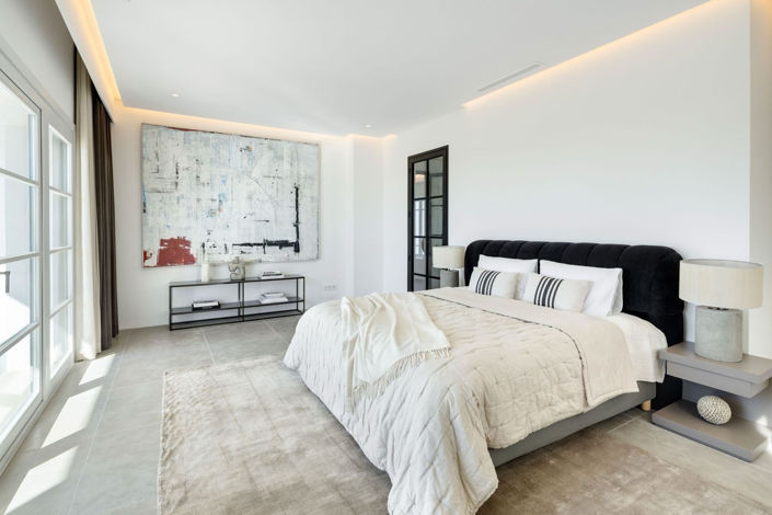 Image No.19-7 Bed Property for sale