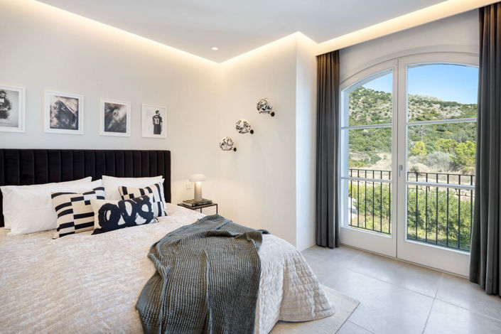 Image No.31-7 Bed Property for sale