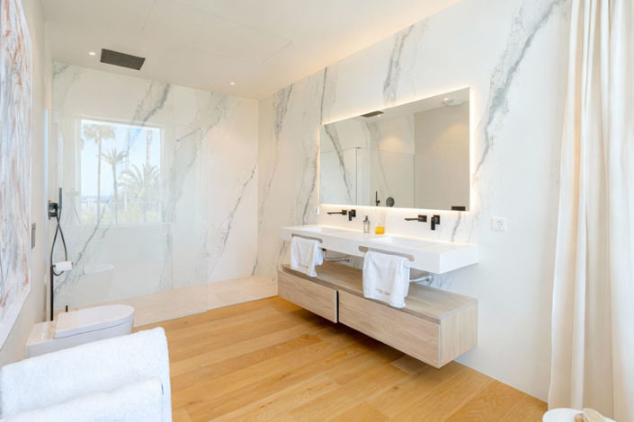 Image No.11-4 Bed Property for sale