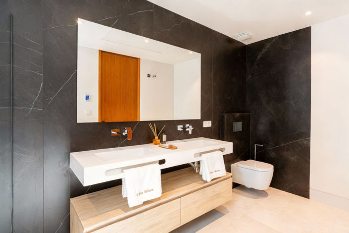 Image No.12-4 Bed Property for sale