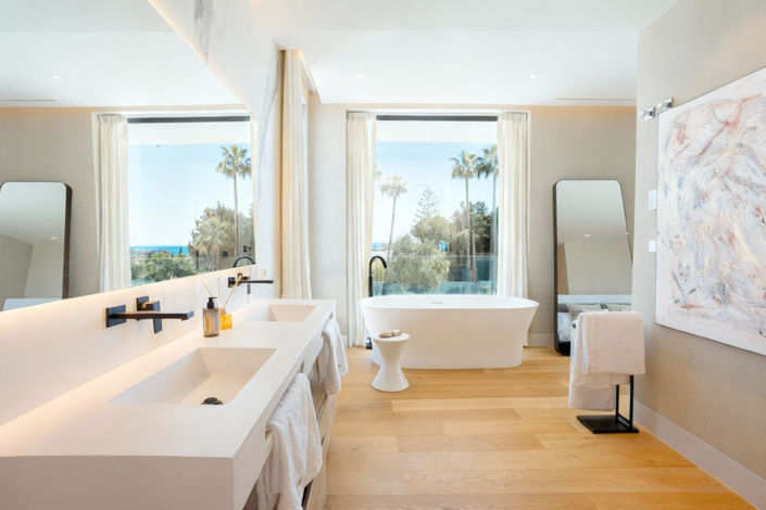 Image No.26-4 Bed Property for sale