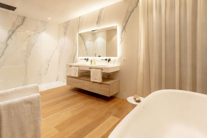 Image No.28-4 Bed Property for sale