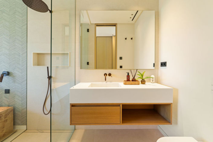 Image No.54-5 Bed Property for sale