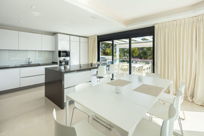 11-20939a0134ad724a8cb2a801094d15a4