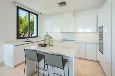 12-53013098fcab6c38b1379cd33298e050