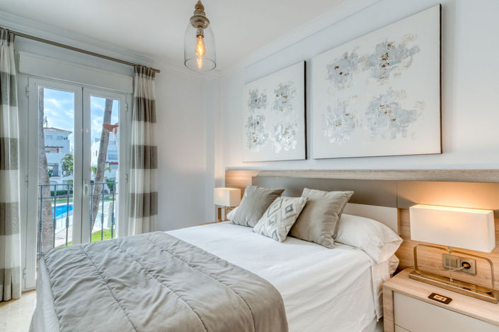 Image No.20-3 Bed Property for sale