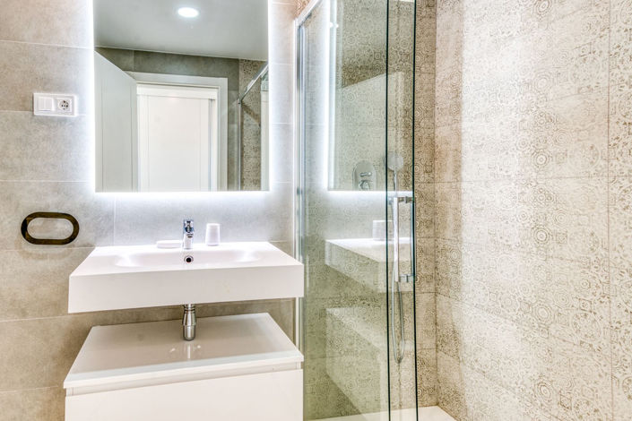 Image No.15-2 Bed Property for sale