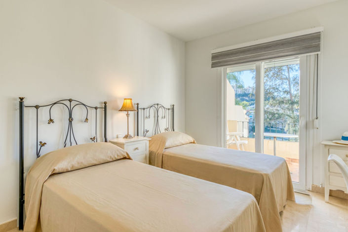 Image No.19-3 Bed Property for sale