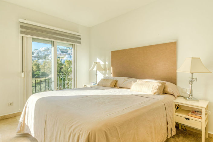 Image No.20-3 Bed Property for sale